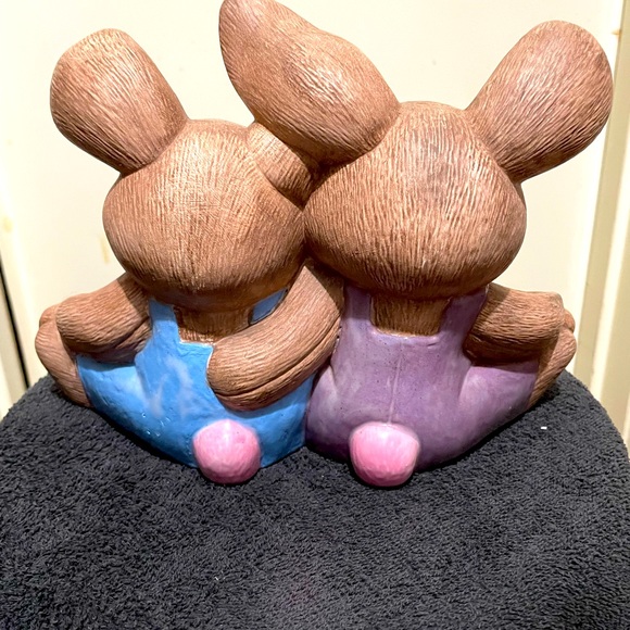 Easter Ceramic Hugging Bunnies - Picture 2 of 6